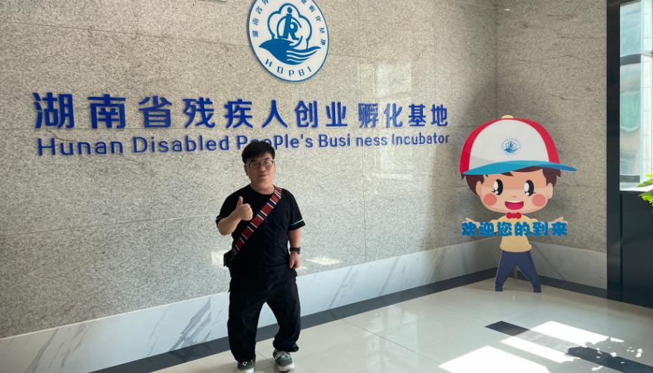 DƬ
